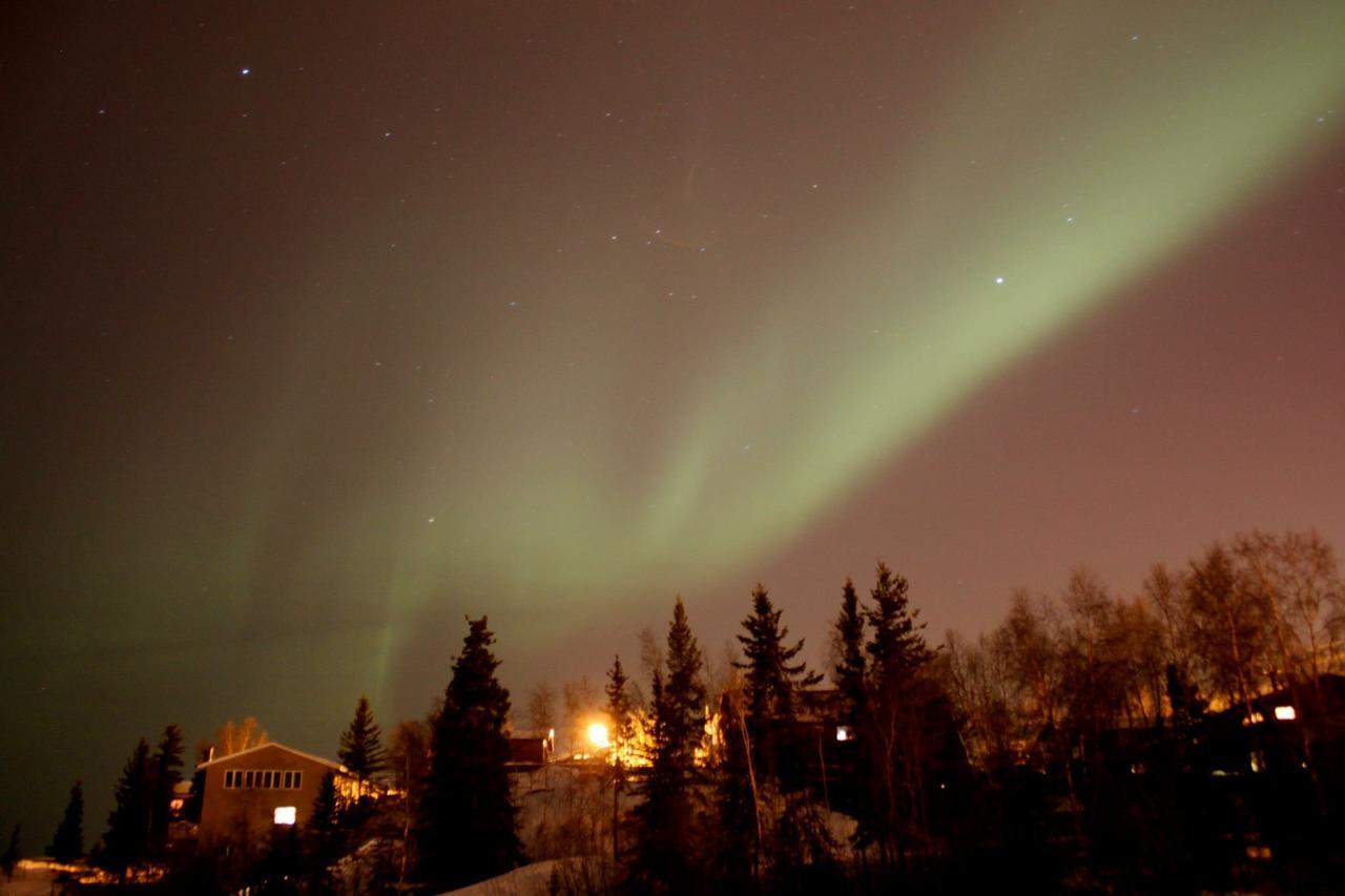 Mabuhay Lakeside Manor Yellowknife Exterior foto