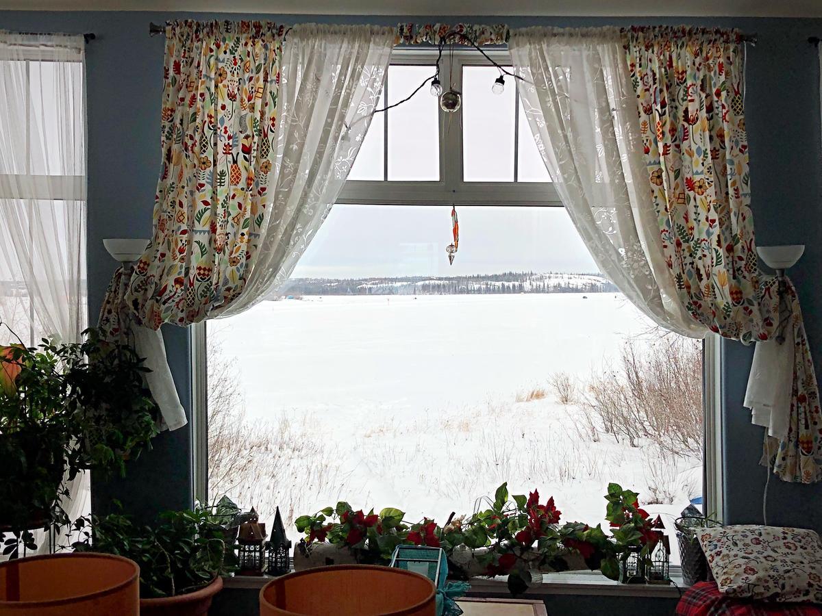 Mabuhay Lakeside Manor Yellowknife Exterior foto